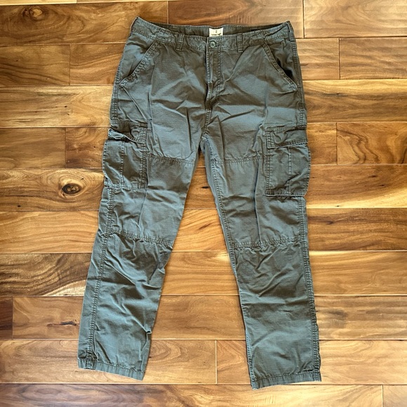 Mutual Weave Relaxed Taper Green Cargo Pants size 38x32 - Picture 1 of 5